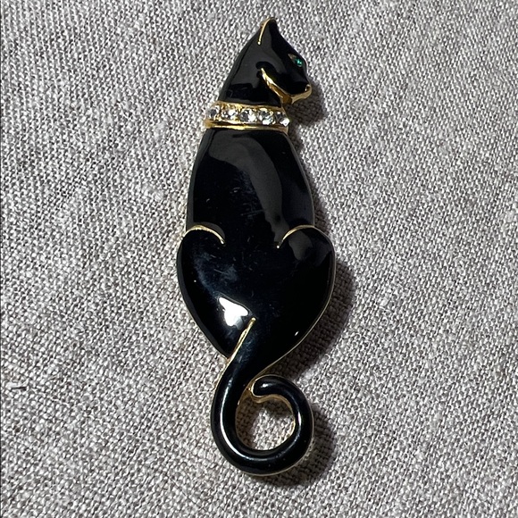 Vintage Trifari Black Cat Brooch with Gold Accents and Green Eyes - Picture 5 of 5